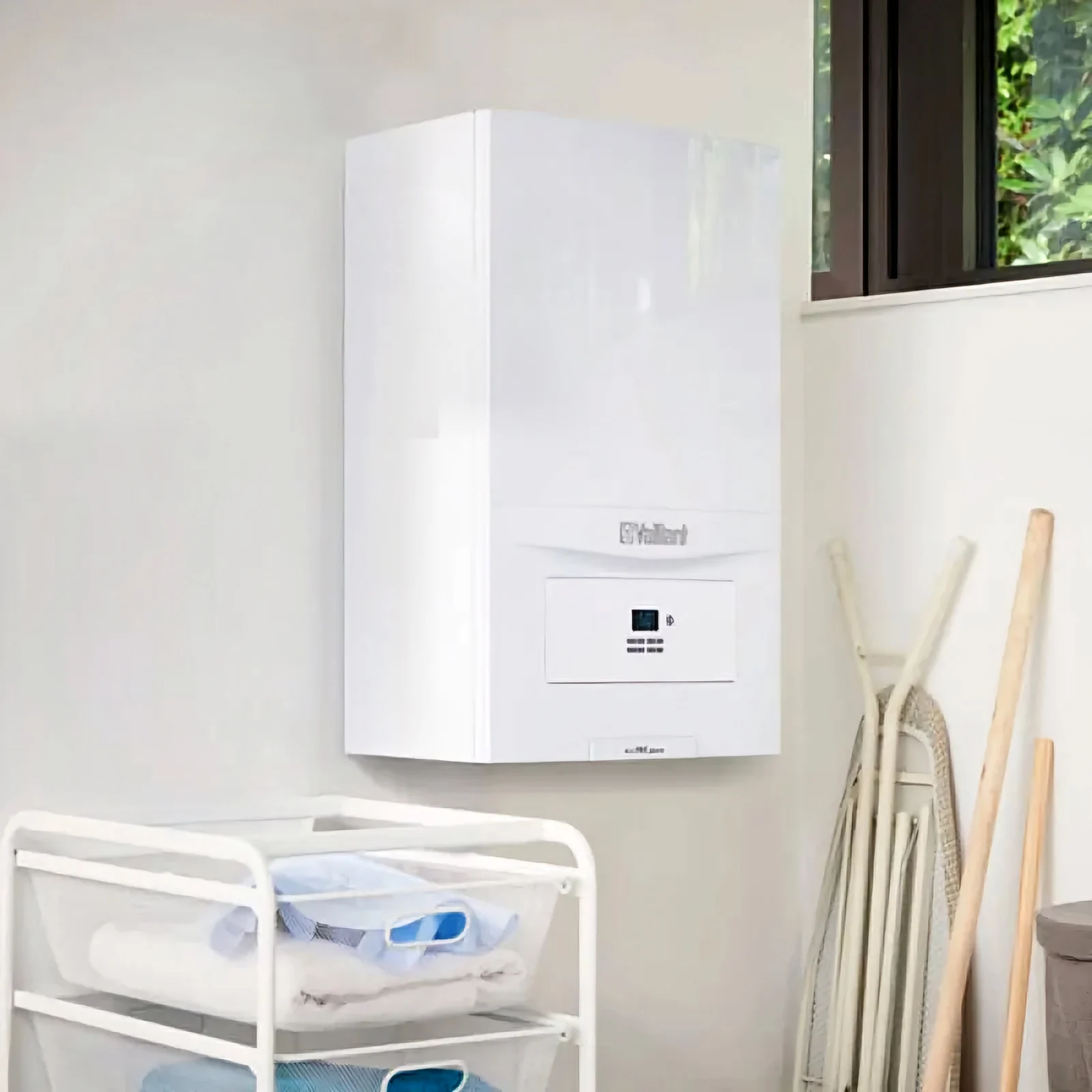 Газовий конденсаційний котел Vaillant ecoTEC pure VUW 246/7-2 (H-INT IV) двоконтурний, 20 кВт, 200 м2 - Зображення 2